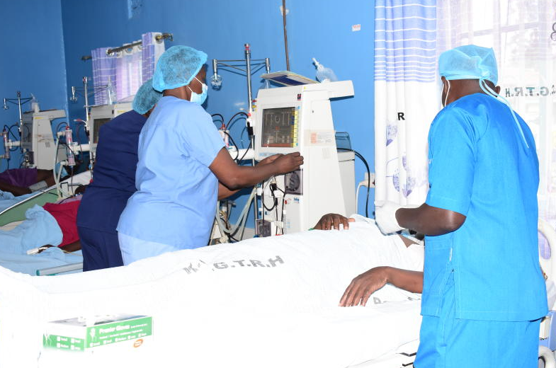 Doctors' strike cripples healt...